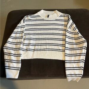 H&M White and Black Striped Crew Neck Sweater